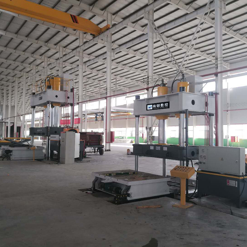 800噸三缸三梁四柱壓力機(jī)帶移動工作臺液壓機(jī)壓汽車配件油壓機(jī)