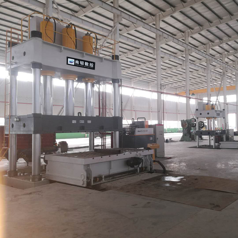 800噸三缸三梁四柱壓力機(jī)帶移動工作臺液壓機(jī)壓汽車配件油壓機(jī)