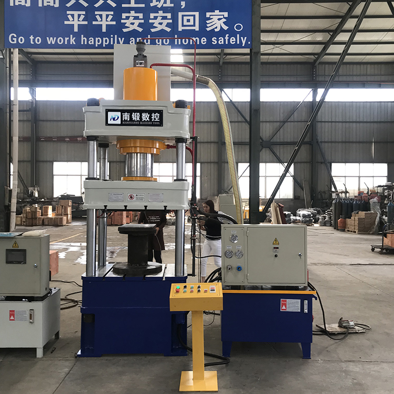 滕州廠(chǎng)家200噸兒童拼圖深壓紋熱壓機(jī)木質(zhì)拼圖益智玩具油壓機(jī)