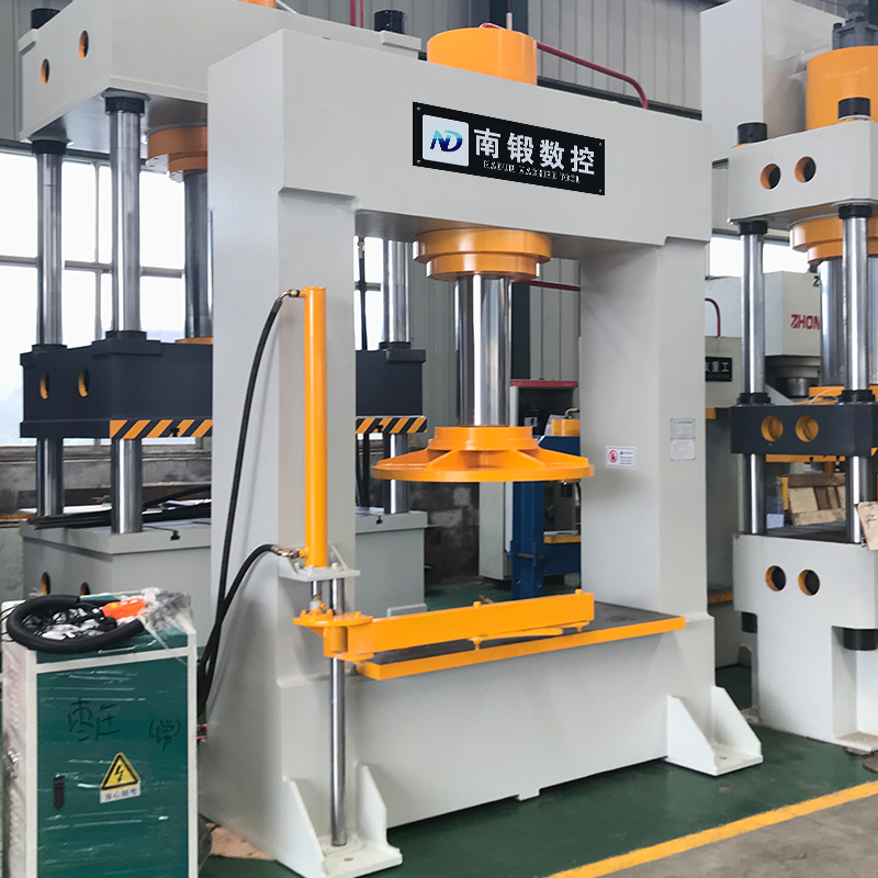 300t工程車輪胎壓裝油壓機(jī)，300噸壓胎機(jī)帶移動(dòng)工作臺(tái)