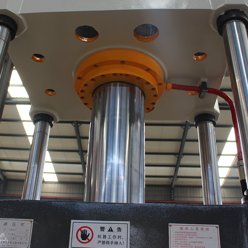 200T四柱油壓機(jī)，200噸常規(guī)三梁四柱油壓機(jī)